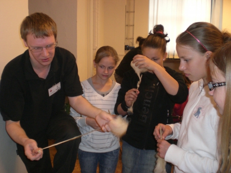 Oděv našich předků - Muzeum Hl. města Prahy 6.A