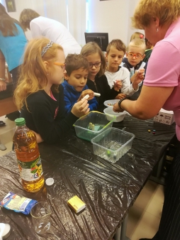 Chemické pokusy s pracovníky AV ĆR